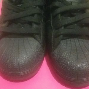 ALl BLACK ADIDAS SUPERSTAR